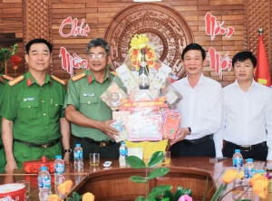 Bù Đăng: :Lãnh đạo xã thăm động viên, chúc tết các đơn vị...