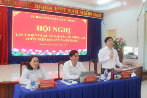 Lãnh đạo xã Bù Đăng chủ trì lấy ý kiến nhân dân về sắp xếp, tổ chức lại thôn