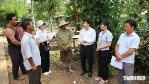 Bù Đăng: Cán bộ đến tận nhà làm sổ đỏ cho dân