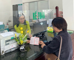 GỬI TIẾT KIỆM TẠI NGÂN HÀNG CHÍNH SÁCH XÃ HỘI LÀ ĐỒNG HÀNH VỚI NHÀ NƯỚC TRONG CÔNG CUỘC GIẢM NGHÈO, AN SINH XÃ HỘI