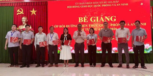 Hội đồng Giáo dục quốc phòng và an ninh xã Bù Gia Mập bế mạc lớp bồi dưỡng kiến thức quốc phòng và an ninh đối tượng 4