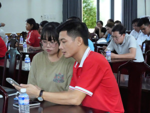 XÃ BÙ GIA MẬP: TỔ CHỨC HỘI NGHỊ HỖ TRỢ CỬA HÀNG, HỘ KINH DOANH BÁN BUÔN, BÁN LẺ CHUYỂN ĐỔI SỐ TRÊN ĐỊA BÀN XÃ