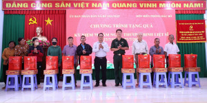 ĐỒN BIÊN PHÒNG ĐẮC BÔ THĂM, TẶNG QUÀ TRI ÂN GIA ĐÌNH CHÍNH...