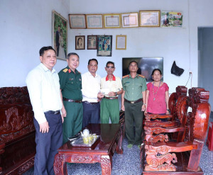 BÙ GIA MẬP: ĐỒNG CHÍ PHÓ BÍ THƯ THƯỜNG TRỰC ĐẢNG ỦY XÃ THĂM, TẶNG QUÀ GIA ĐÌNH NGƯỜI CÓ CÔNG, GIA ĐÌNH CHÍNH SÁCH NHÂN KỶ NIỆM 79 NĂM NGÀY THƯƠNG BINH – LIỆT SỸ