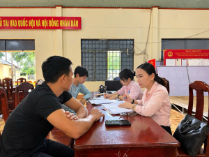 Ban đại diện HĐQT Ngân hàng Chính sách xã hội Bù Gia Mập kiểm tra, giám sát tín dụng chính sách tại thôn Đăk Mai