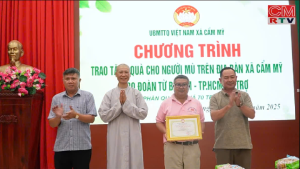 UBMTTQ VIỆT NAM XÃ CẨM MỸ TRAO QUÀ CHO HỘI NGƯỜI MÙ