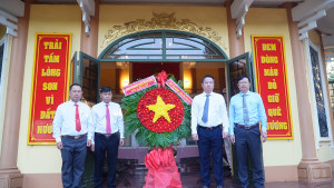 XA CAM MY TO CHUC LE VIENG DEN TUONG NIEM CAC ANH HUNG LIET SI (3)