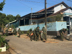CAC AP TREN DIA BAN XA CAM MY RA QUAN DON DEP VE SINH DON TET NGUYEN DAN (2)