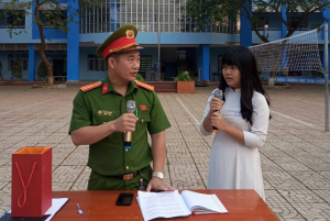 CONG AN XA CAM MY TUYEN TRUYEN PHAP LUAT VE PHONG CHONG PHAO NO