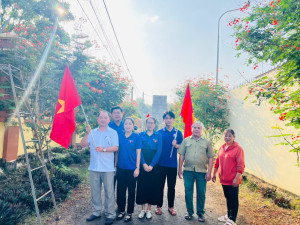 TUOI TRE CAM MY THUC HIEN CONG TRINH TUYEN DUONG TO QUOC CHAO MUNG CAC SU KIEN CHINH TRI NAM 2026 (2)