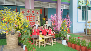 XA CAM MY RON RANG KHONG KHI TET TAI CAC TRUONG HOC, CO QUAN DON VI (2)