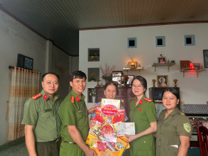 CA TẶNG QUÀ 1