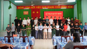 XA CAM MY TRAO QUYET DINH GOI CONG DAN NHAP NGU VA THUC HIEN NGHIA VU CONG AN NHAN DAN