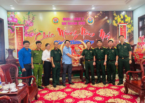 Bí thư Đảng ủy Đỗ Khôi Nguyên thăm, chúc tết các cơ quan, đơn vị lực lượng vũ trang và cơ sở tôn giáo đóng chân trên địa bàn