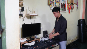 PHONG SU THANH NIEN CAM MY SAN SANG LEN DUONG NHAP NGU (2)