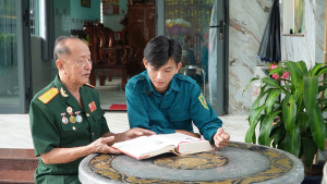 THANH NIEN TIEP NOI TRUYEN THONG ANH HUNG LEN DUONG NHAP NGU BAO VE TO QUOC (2)