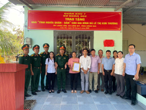 Cẩm Mỹ bàn giao nhà “Tình nghĩa Quân – Dân” cho hộ khó khăn