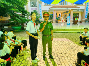Đoàn thanh niên xã Cẩm Mỹ tổ chức tuyên truyền pháp luật cho học sinh
