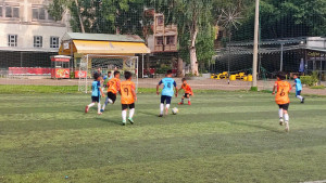 DOI TUYEN BONG DA NHI DONG XA CAM MY GIANH 1 CHIEN THANG 1 HOA TỎNG NGAY RA QUAN