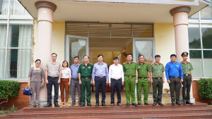 XA CAM MY RA QUAN HUONG UNG THANG HANH DONG PHONG, CHONG MA TUY
