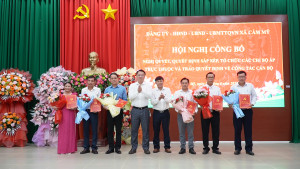 CAM MY CONG BO NGHI QUYET QUYET DINH SAP XEP TO CHUC LAI CAC AP TREN DIA BAN (4)