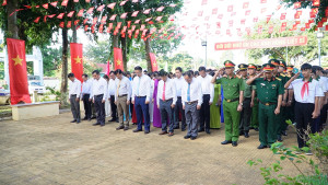 XA CAM MY TO CHUC LE VIENG DEN TUONG NIEM CAC ANH HUNG LIET SI (8)