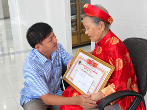 Đồng chí Võ Văn Tươi – Phó Bí thư Thường trực Đảng ủy xã Cẩm...