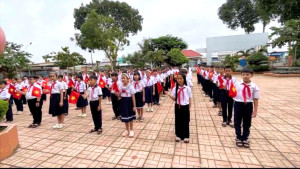 Học sinh hào hứng với các hoạt động hướng về Quốc khánh
