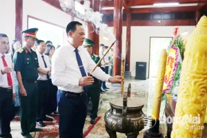 Chủ tịch UBND tỉnh Võ Tấn Đức dâng hương tại Khu Di tích quốc gia đặc biệt Tà Thiết