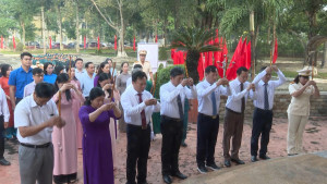 Phường Chơn Thành: lễ dâng hương - dâng hoa tại Đài tưởng niệm các anh hùng liệt sỹ phường