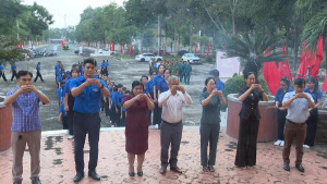 Tuổi trẻ phường Chơn Thành, thắp nến tri ân các anh hùng, liệt sỹ, năm 2025