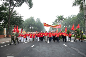 Phường Chơn Thành hưởng ứng hoạt động “Cùng Việt Nam tiến bước”
