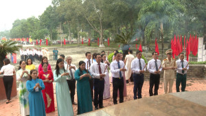 Phường Chơn Thành: lễ dâng hương - dâng hoa tại Đài tưởng niệm các anh hùng liệt sỹ phường