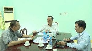 Bí thư Đảng ủy phường Chơn Thành Nguyễn Minh Bình, tiếp công dân