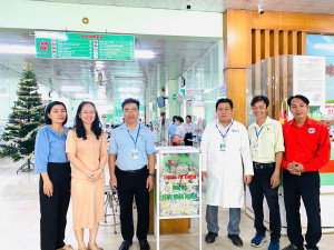 CHƠN THÀNH: BỆNH VIỆN ĐA KHOA PHÚC AN MỞ THÙNG TỪ THIỆN HỖ TRỢ NGƯỜI DÂN CÓ HOÀN CẢNH KHÓ KHĂN TRÊN ĐỊA BÀN PHƯỜNG