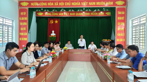 Bí thư Đảng ủy phường Chơn Thành Nguyễn Minh Bình, làm việc với Chi bộ các khu phố (7, 8, 9, 10)