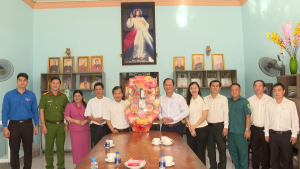 PHƯỜNG CHƠN THÀNH: TỔ CHỨC THĂM CHÚC MỪNG LỄ GIÁNG SINH NĂM 2025