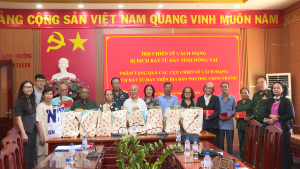 THĂM, TẶNG QUÀ CHO CỰU CHIẾN SỸ CÁCH MẠNG BỊ ĐỊCH BẮT TÙ ĐÀY TRÊN ĐỊA BÀN PHƯỜNG CHƠN THÀNH