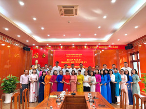 THƯỜNG TRỰC ĐẢNG ỦY PHƯỜNG GẶP MẶT NỮ CÁN BỘ, CÔNG CHỨC NHÂN NGÀY QUỐC TẾ PHỤ NỮ 8-3
