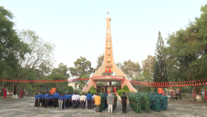 LÃNH ĐẠO PHƯỜNG CHƠN THÀNH CÙNG CÁC TÂN BINH: VIẾNG ĐÀI TƯỞNG NIỆM CÁC ANH HÙNG LIỆT SỸ