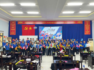 Cán bộ Đoàn - Hội - Đội phường Chơn Thành tham gia lớp bồi dưỡng chính trị và kỹ năng