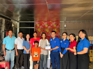 ĐOÀN PHƯỜNG CHƠN THÀNH PHỐI HỢP HỘI LHTN VÀ CÔNG TY CP PTHTKT BECAMEX - BÌNH PHƯỚC TRAO TẶNG QUÀ CHO THIẾU NHI CÓ HOÀN CẢNH KHÓ KHĂN, THIẾU NHI KHUYẾT TẬT NHÂN NGÀY QUỐC TẾ THIẾU NHI 01/6