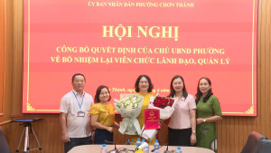 CHƠN THÀNH: HỘI NGHỊ CÔNG BỐ QUYẾT ĐỊNH CỦA CHỦ TỊCH UBND PHƯỜNG VỀ BỔ NHIỆM LẠI VIÊN CHỨC LÃNH ĐẠO, QUẢN LÝ