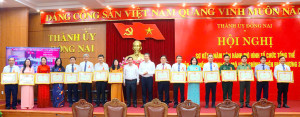 ĐẢNG BỘ, CHÍNH QUYỀN VÀ NHÂN DÂN PHƯỜNG CHƠN THÀNH ĐƯỢC CHỦ TỊCH UBND THÀNH PHỐ ĐỒNG NAI, TẶNG BẰNG KHEN, CÓ THÀNH TÍCH XUẤT SẮC TRONG SƠ KẾT 01 NĂM TỔ CHỨC THỰC HIỆN MÔ HÌNH CHÍNH QUYỀN ĐỊA PHƯƠNG 2 CẤP TRÊN ĐỊA BÀN THÀNH PHỐ ĐỒNG NAI