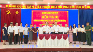 CHƠN THÀNH: HỘI NGHỊ BÀN GIAO NHIỆM VỤ BÍ THƯ ĐẢNG ỦY PHƯỜNG