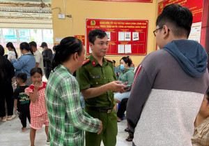 PHƯỜNG CHƠN THÀNH ĐẨY MẠNH TUYÊN TRUYỀN, HƯỚNG DẪN NGƯỜI DÂN ĐĂNG KÝ, KÍCH HOẠT TÀI KHOẢN ĐỊNH DANH ĐIỆN TỬ VNeID