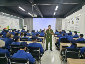 CÔNG AN PHƯỜNG CHƠN THÀNH: TUYÊN TRUYỀN, PHỔ BIẾN PHÁP LUẬT CHO CÔNG NHÂN, LAO ĐỘNG
