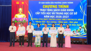 CHƠN THÀNH: CHƯƠNG TRÌNH TRAO TẶNG SÁCH GIÁO KHOA CẤP TIỂU HỌC VÀ TRUNG HỌC CƠ SỞ NĂM HỌC 2026-2027 HƯỞNG ỨNG ĐỢT THI ĐUA ĐẶC BIỆT 500 NGÀY ĐÊM “ĐOÀN KẾT - KỶ CƯƠNG - HIỆU QUẢ - BỨT PHÁ, XÂY DỰNG ĐỒNG NAI PHÁT TRIỂN VĂN MINH, HIỆN ĐẠI”