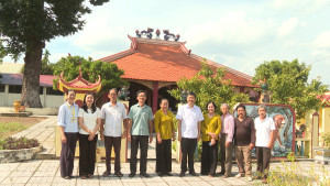 ĐỒNG CHÍ VIÊN HỒNG TIẾN,THÀNH ỦY VIÊN, BÍ THƯ ĐẢNG ỦY PHƯỜNG CHƠN THÀNH, THĂM CƠ SỞ VĂN HÓA ĐÌNH THẦN HƯNG LONG