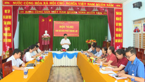 ĐỒNG CHÍ VIÊN HỒNG TIẾN, THÀNH ỦY VIÊN, BÍ THƯ ĐẢNG ỦY PHƯỜNG CHƠN THÀNH, LÀM VIỆC VỚI CHI BỘ KHU PHỐ TRUNG LỢI